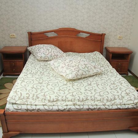 Comfort Hotel Kovel Bagian luar foto