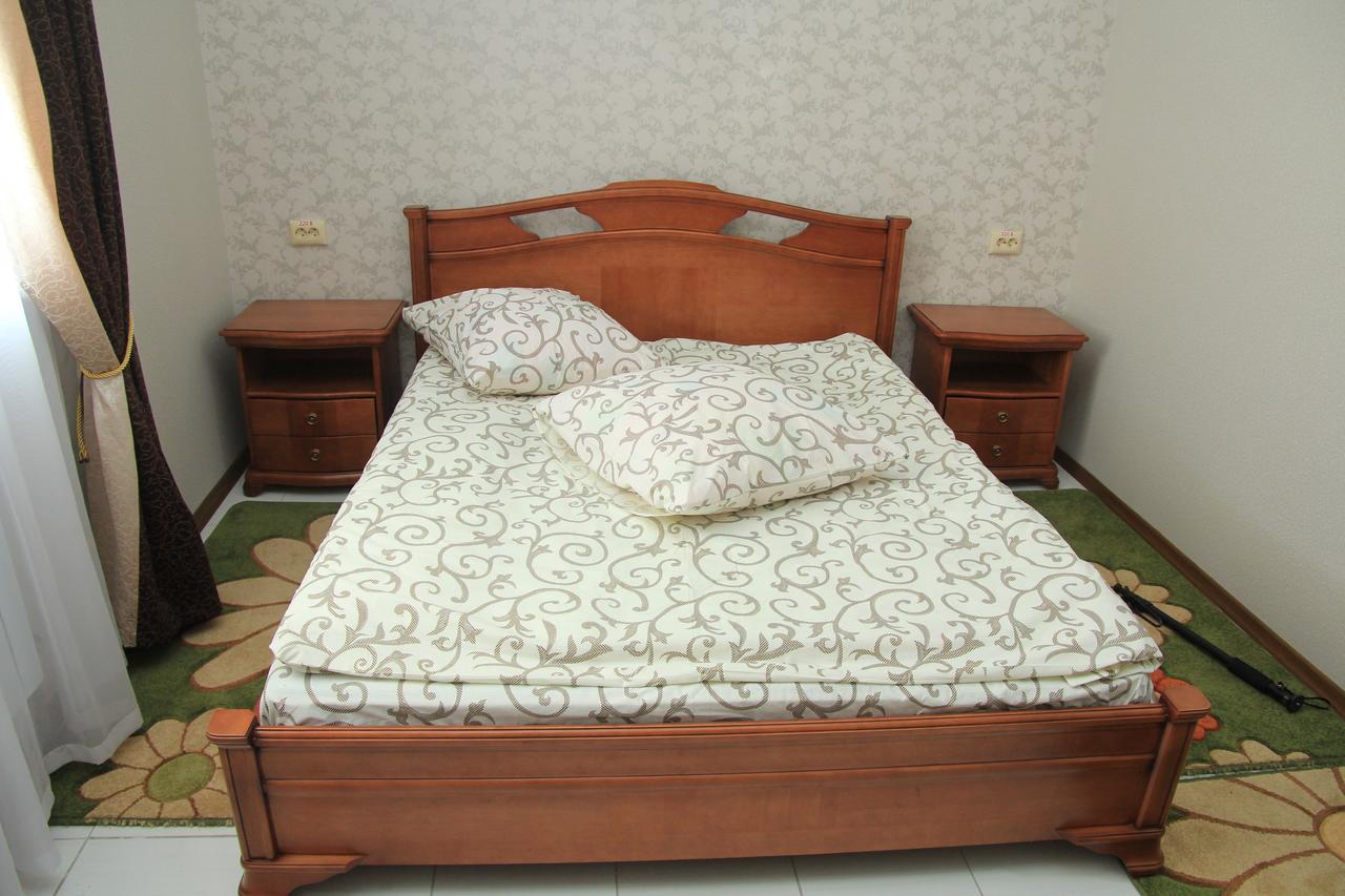 Comfort Hotel Kovel Bagian luar foto