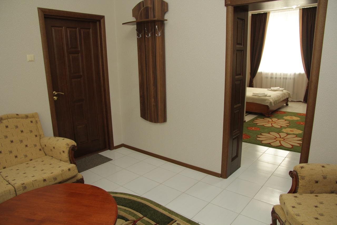 Comfort Hotel Kovel Bagian luar foto