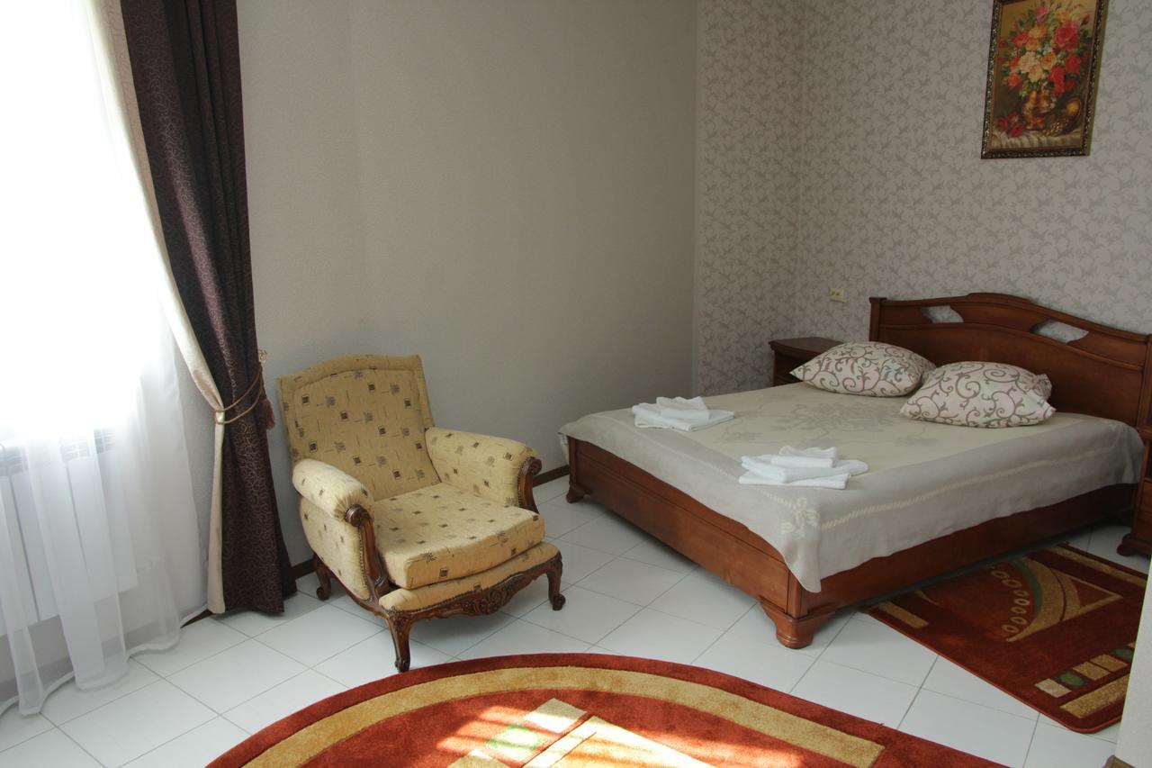 Comfort Hotel Kovel Bagian luar foto