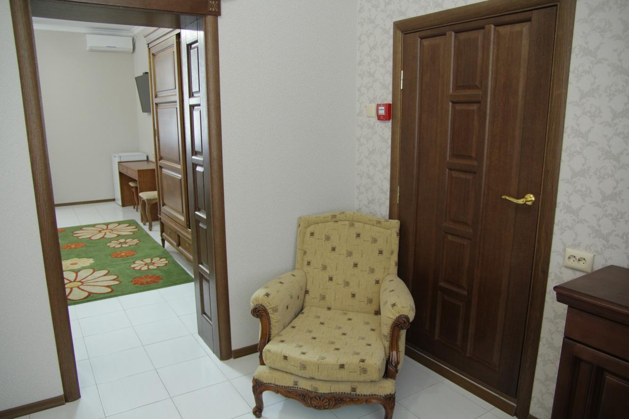 Comfort Hotel Kovel Bagian luar foto